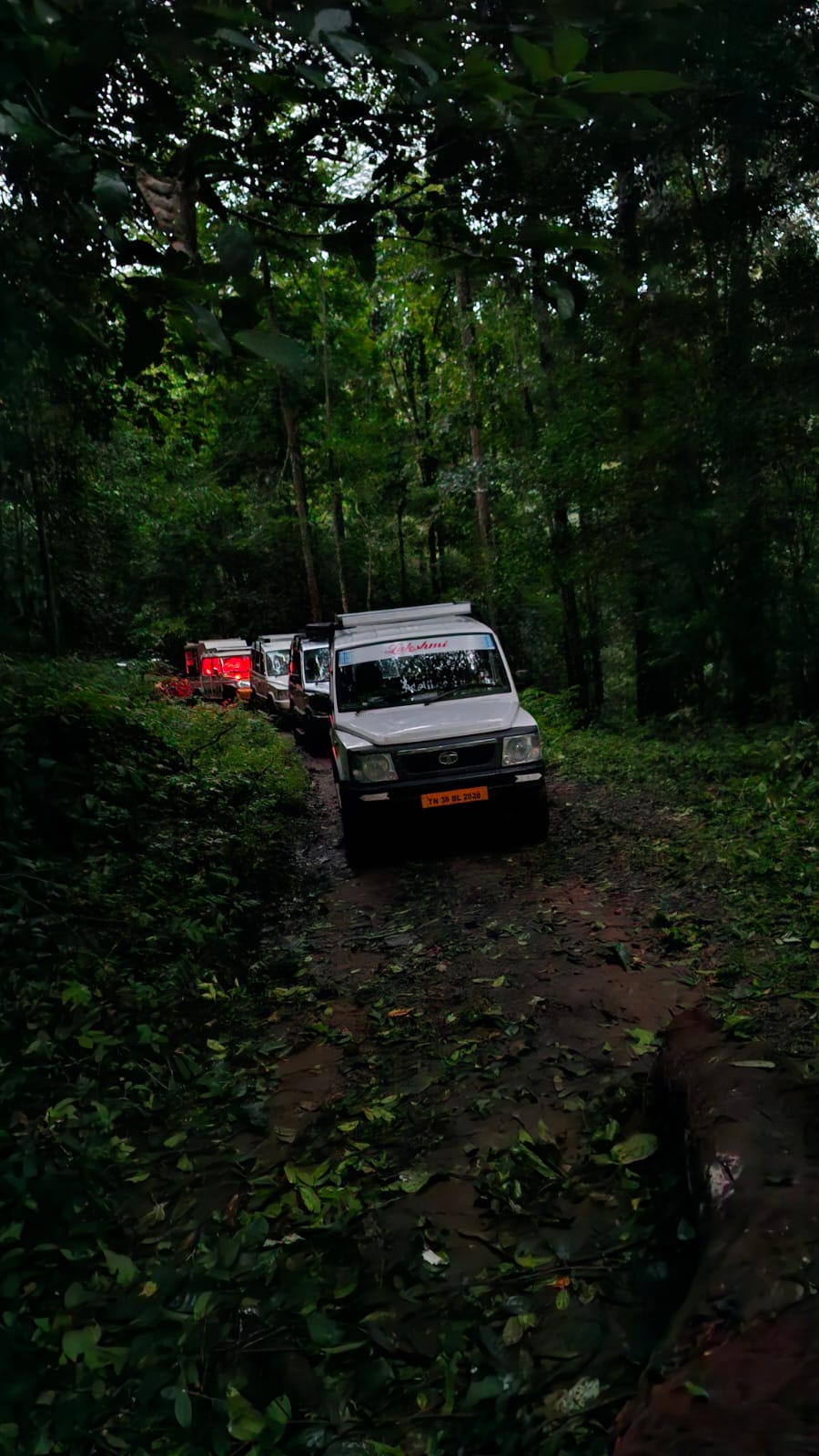 SUV Innova for Valparai hill taxi